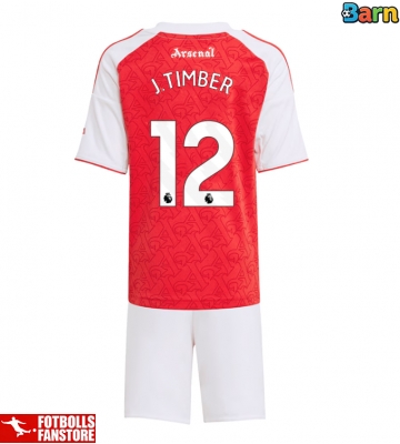 Arsenal Jurrien Timber #12 Hemmatröja Barn 2025-26 Kortärmad (+ Korta byxor)